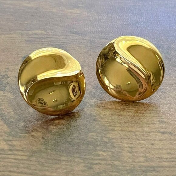 Vintage 1980s Trifari Earrings Gold Tone Swirl Button Post Back Signed Old Money - Picture 5 of 10